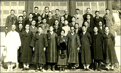 1935년 조선표준어사정회의 때의 조선어학회 회원들. 